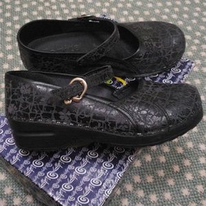 Sanita black size 8